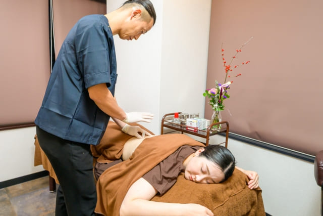 東京鍼灸新宿院　施術