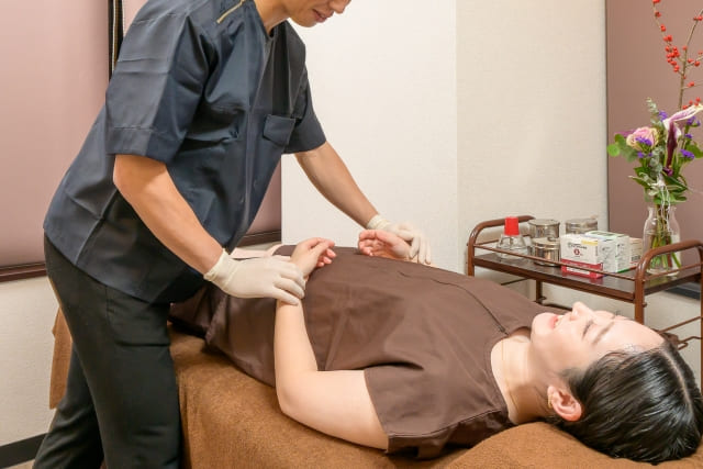 東京鍼灸新宿院（脈診）