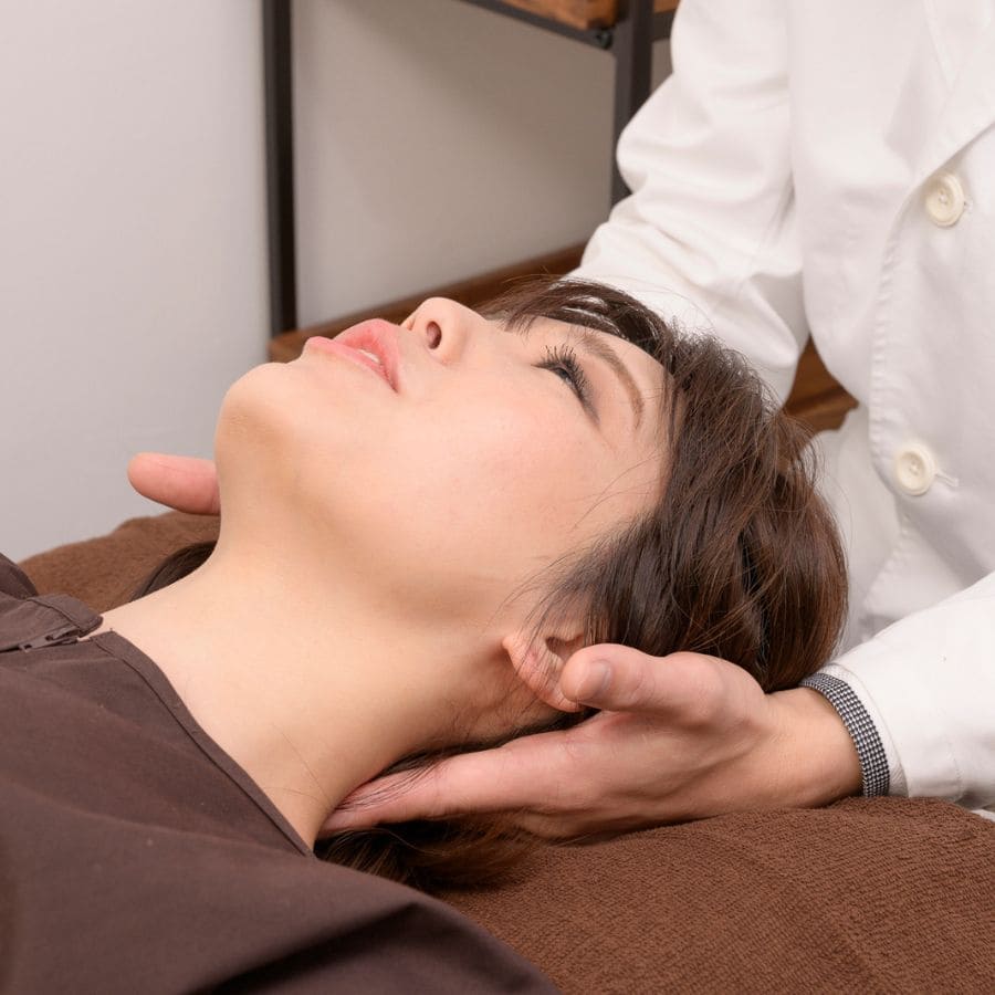 東京鍼灸京橋骨董通りの施術