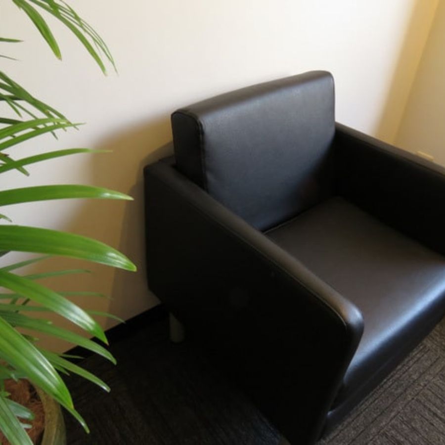 東京鍼灸烏森通り 新橋院の待合スペース